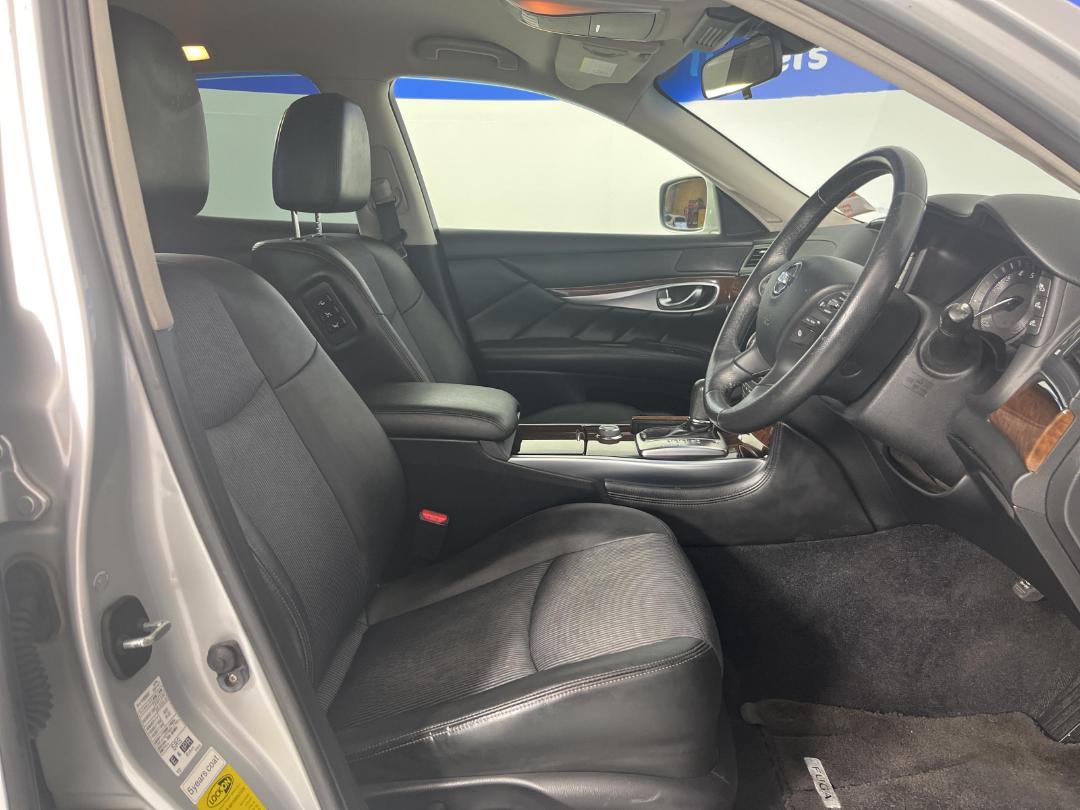 Photo '16' of Nissan Fuga