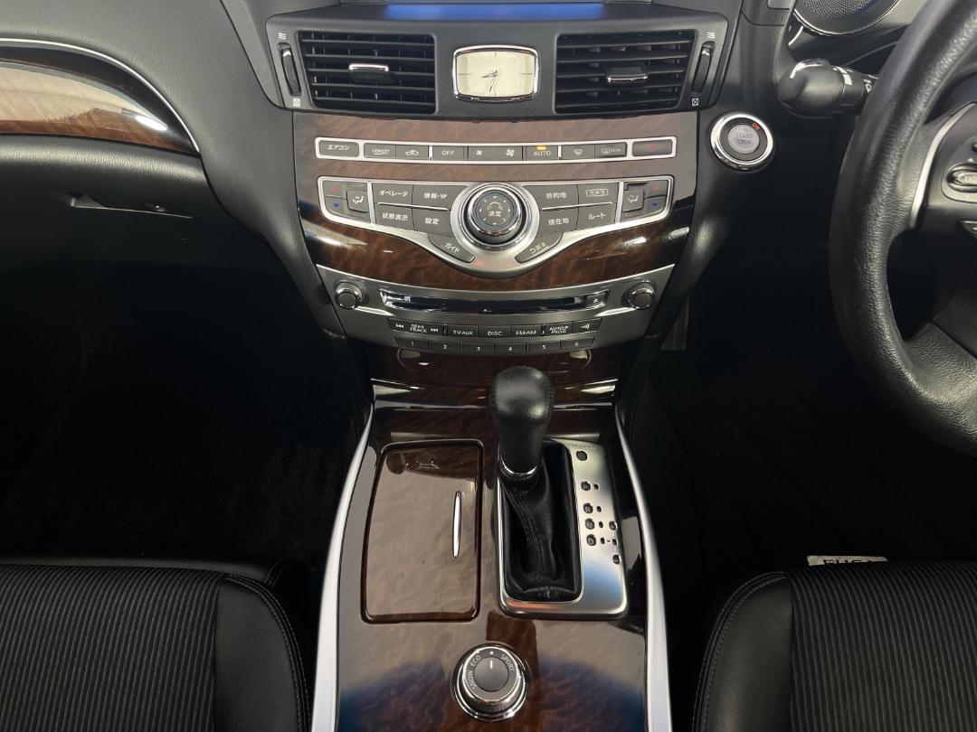 Photo '18' of Nissan Fuga