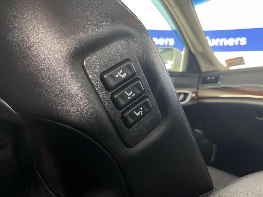 Photo '30' of Nissan Fuga