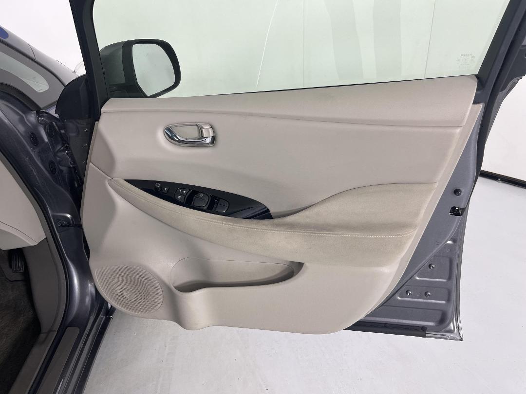 Photo '15' of Nissan Leaf