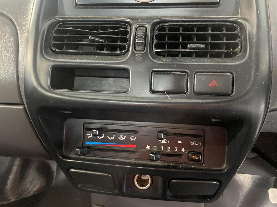 Photo '24' of Nissan Navara