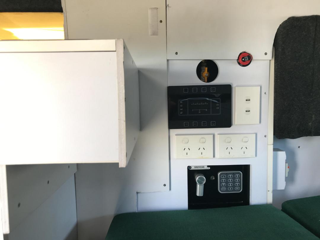 Photo '12' of Nissan NV200 Motorhome Photo '12' of Nissan NV200 Motorhome