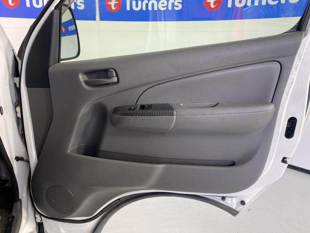 Photo '15' of Nissan NV350 Photo '15' of Nissan NV350