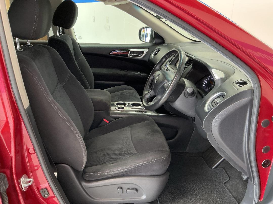 Photo '16' of Nissan Pathfinder