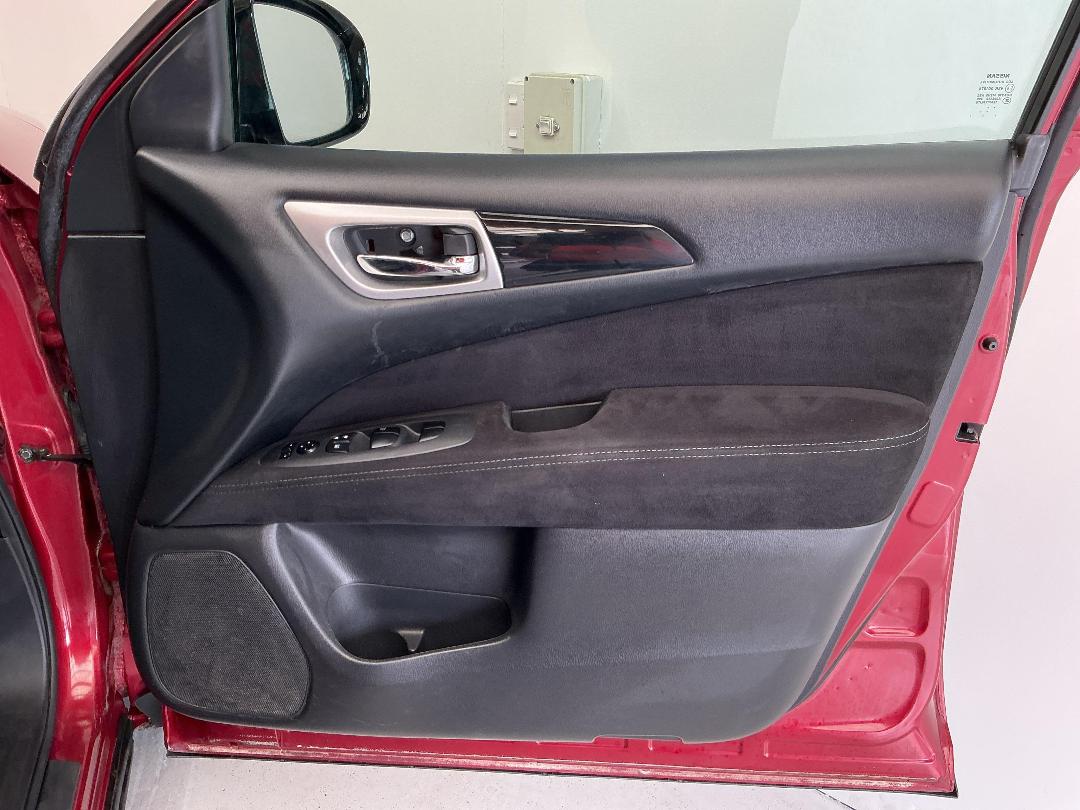 Photo '15' of Nissan Pathfinder