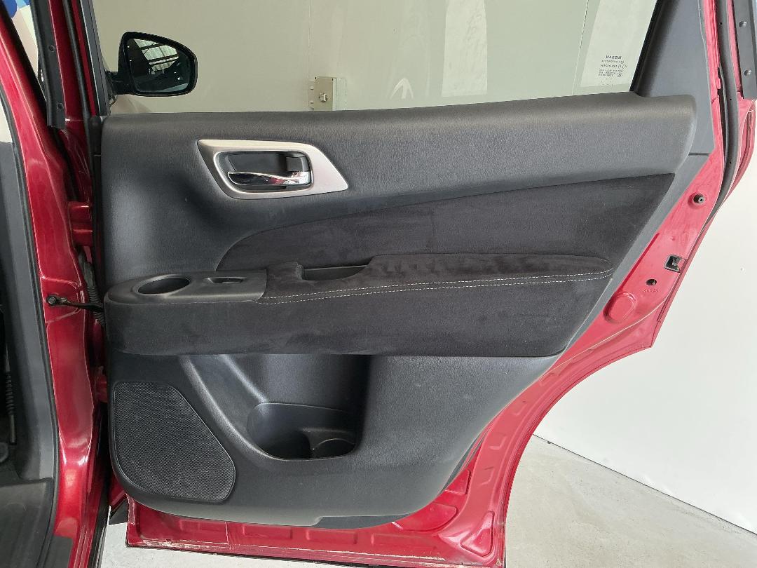 Photo '19' of Nissan Pathfinder