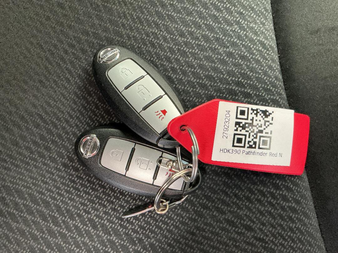 Photo '22' of Nissan Pathfinder