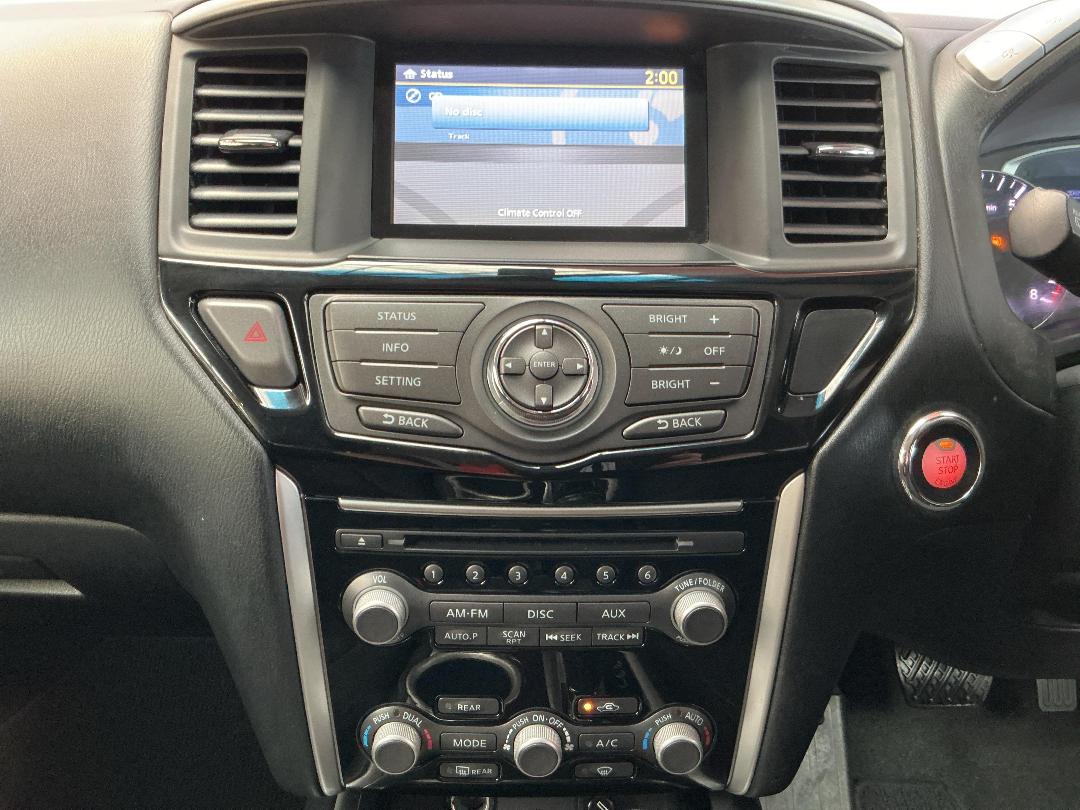 Photo '18' of Nissan Pathfinder