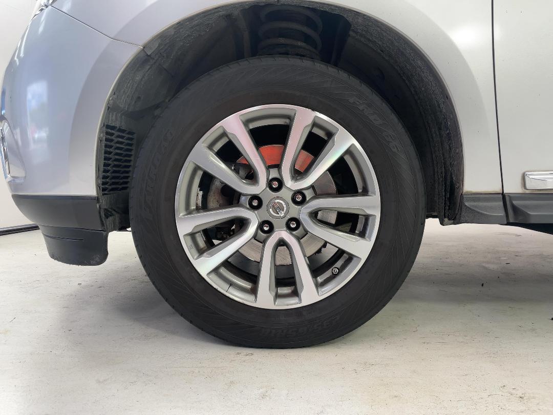 Photo '10' of Nissan Pathfinder