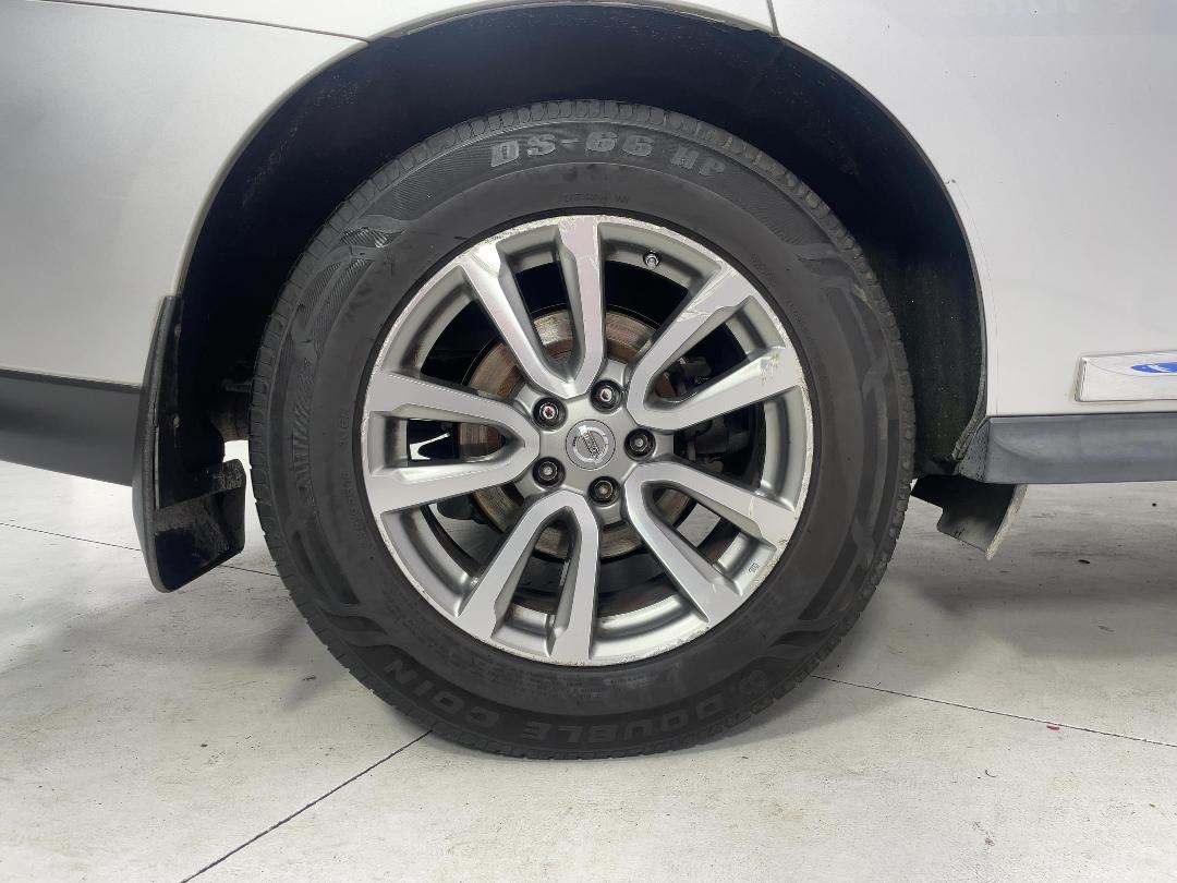 Photo '12' of Nissan Pathfinder