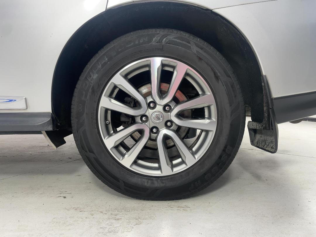 Photo '11' of Nissan Pathfinder