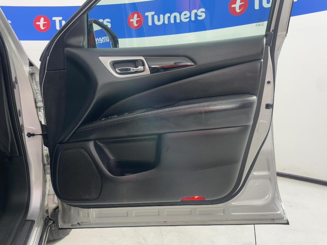 Photo '15' of Nissan Pathfinder