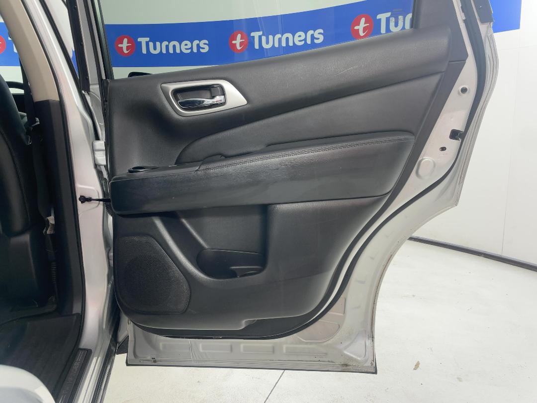 Photo '19' of Nissan Pathfinder