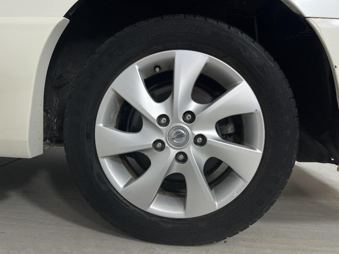 Photo '11' of Nissan Serena