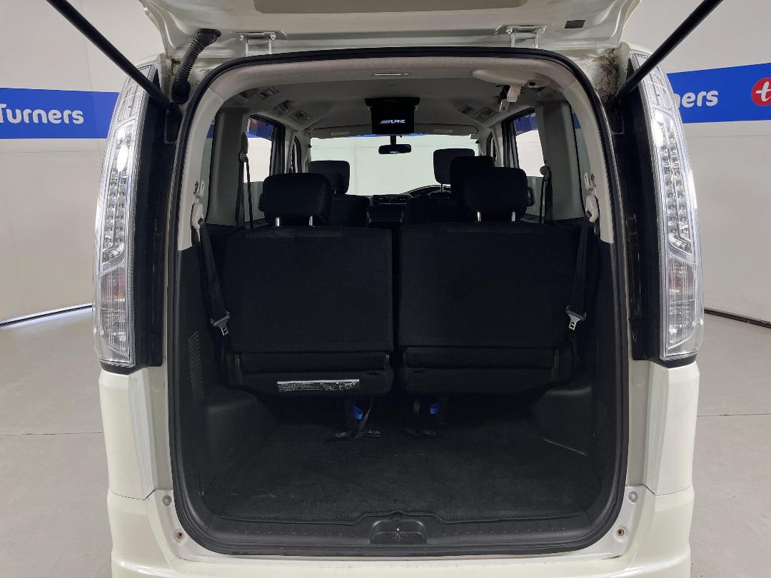 Photo '14' of Nissan Serena