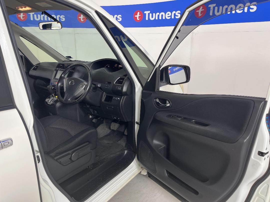 Photo '15' of Nissan Serena