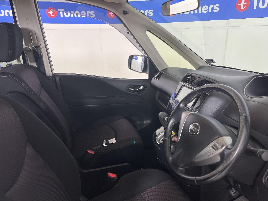 Photo '16' of Nissan Serena