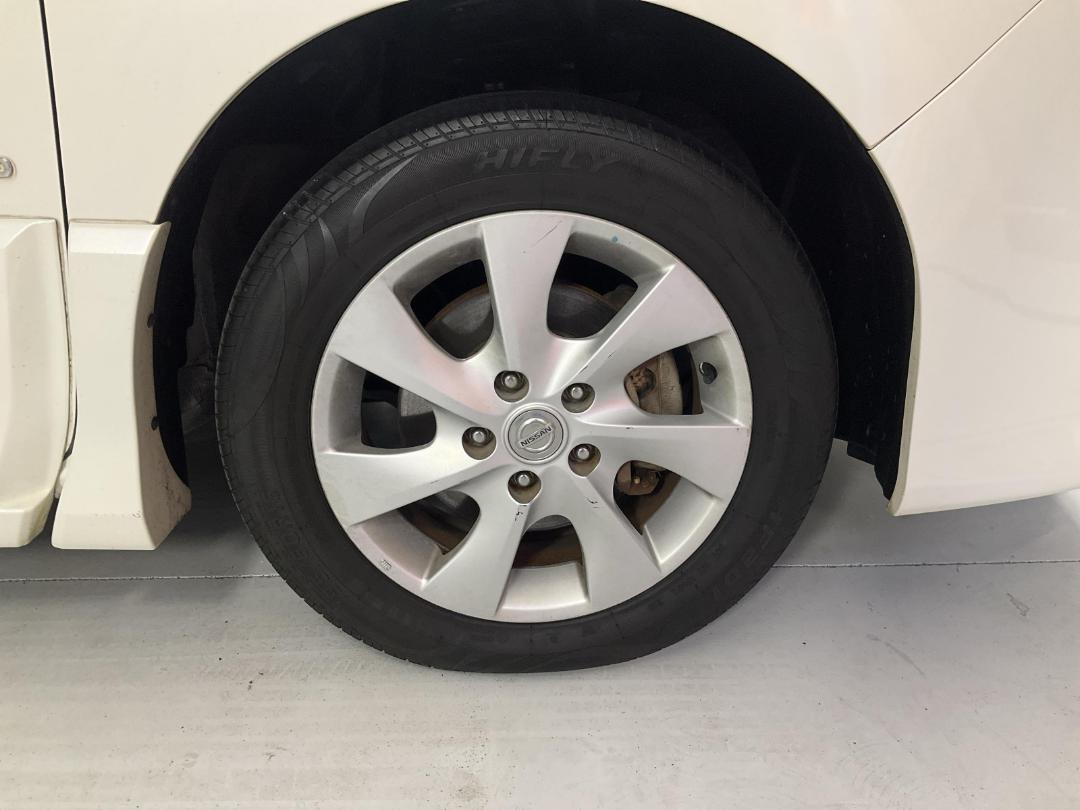 Photo '9' of Nissan Serena