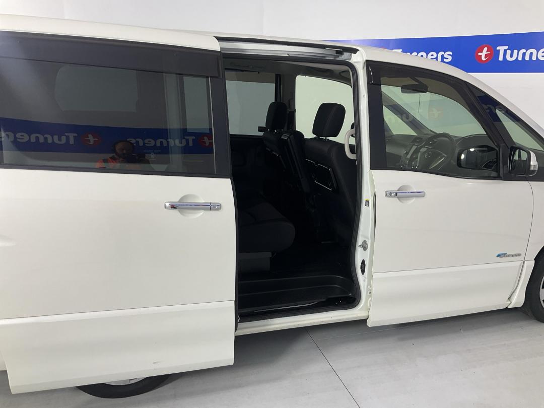 Photo '19' of Nissan Serena