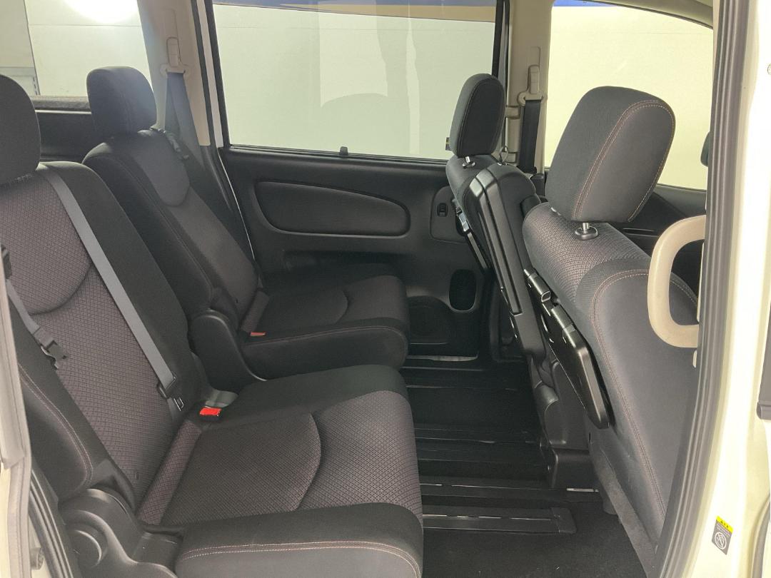 Photo '20' of Nissan Serena