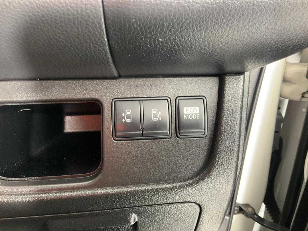 Photo '25' of Nissan Serena