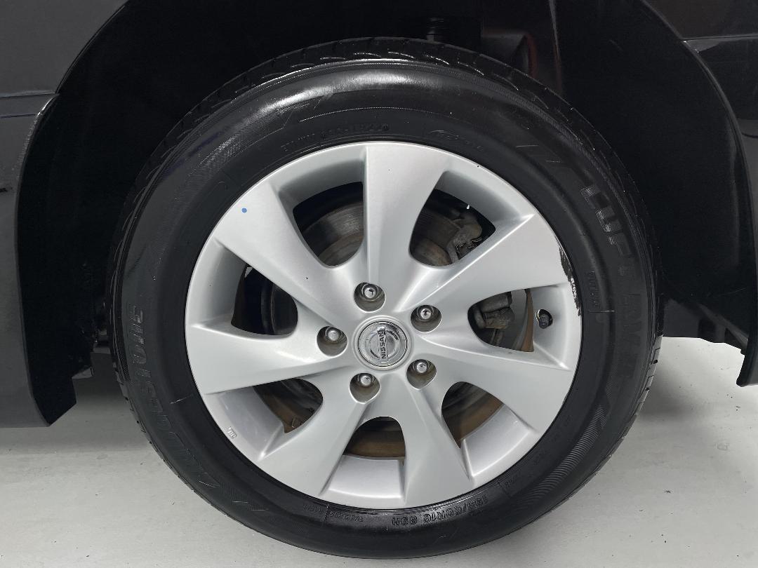 Photo '11' of Nissan Serena