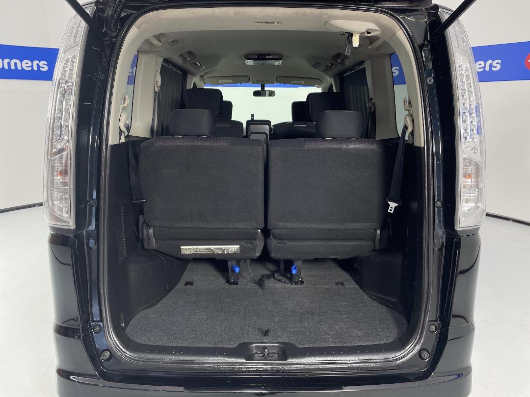 Photo '14' of Nissan Serena