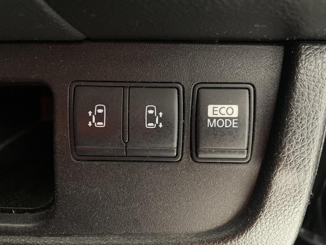 Photo '22' of Nissan Serena