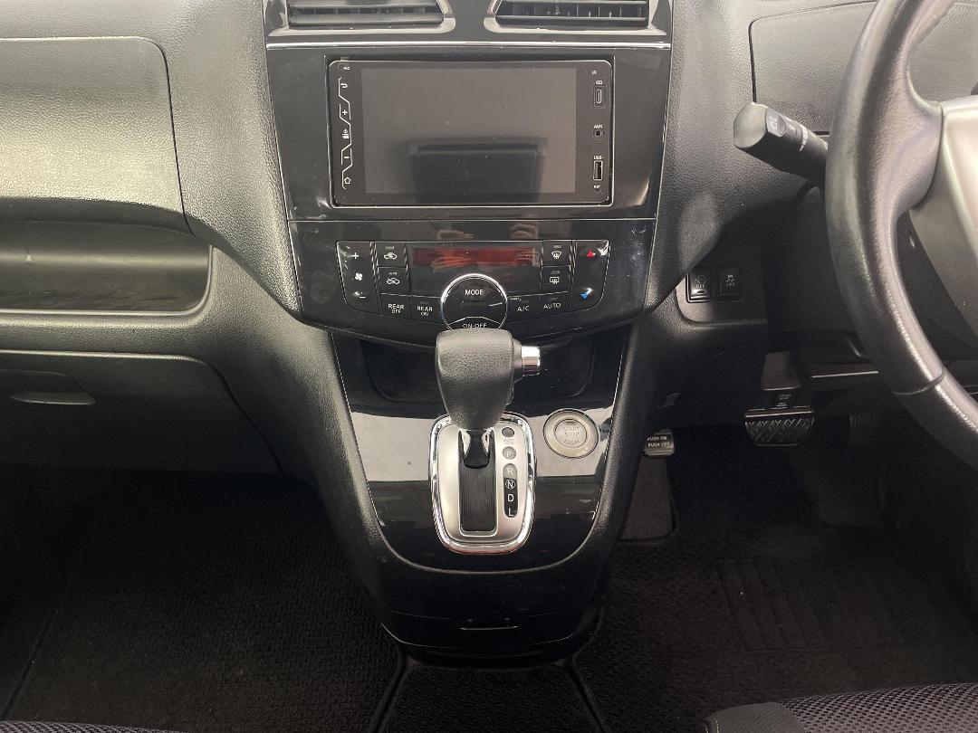 Photo '18' of Nissan Serena