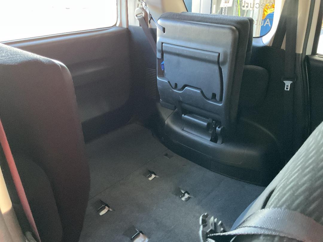 Photo '24' of Nissan Serena Photo '24' of Nissan Serena