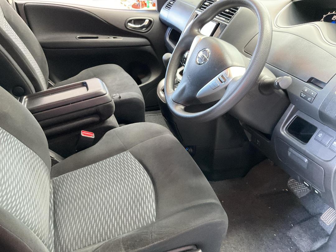 Photo '21' of Nissan Serena Photo '21' of Nissan Serena