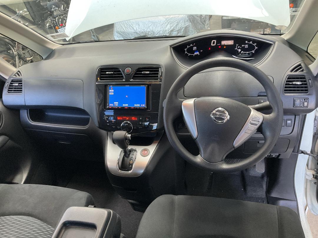 Photo '22' of Nissan Serena Photo '22' of Nissan Serena