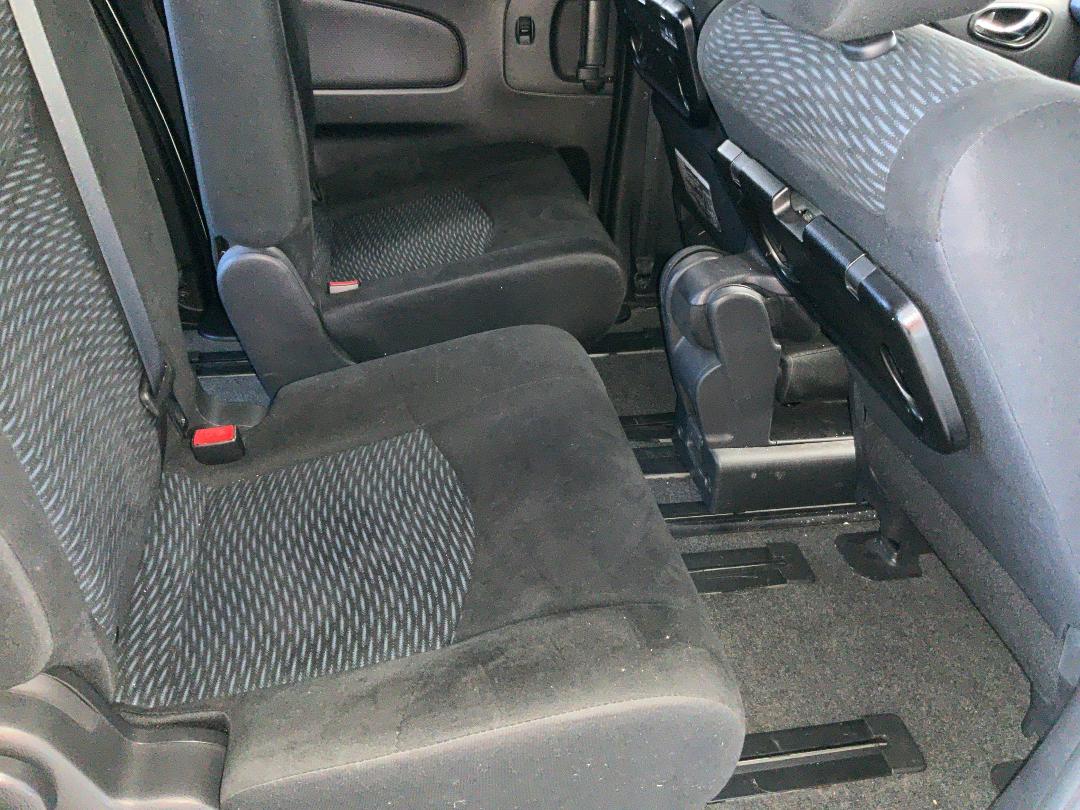 Photo '23' of Nissan Serena Photo '23' of Nissan Serena