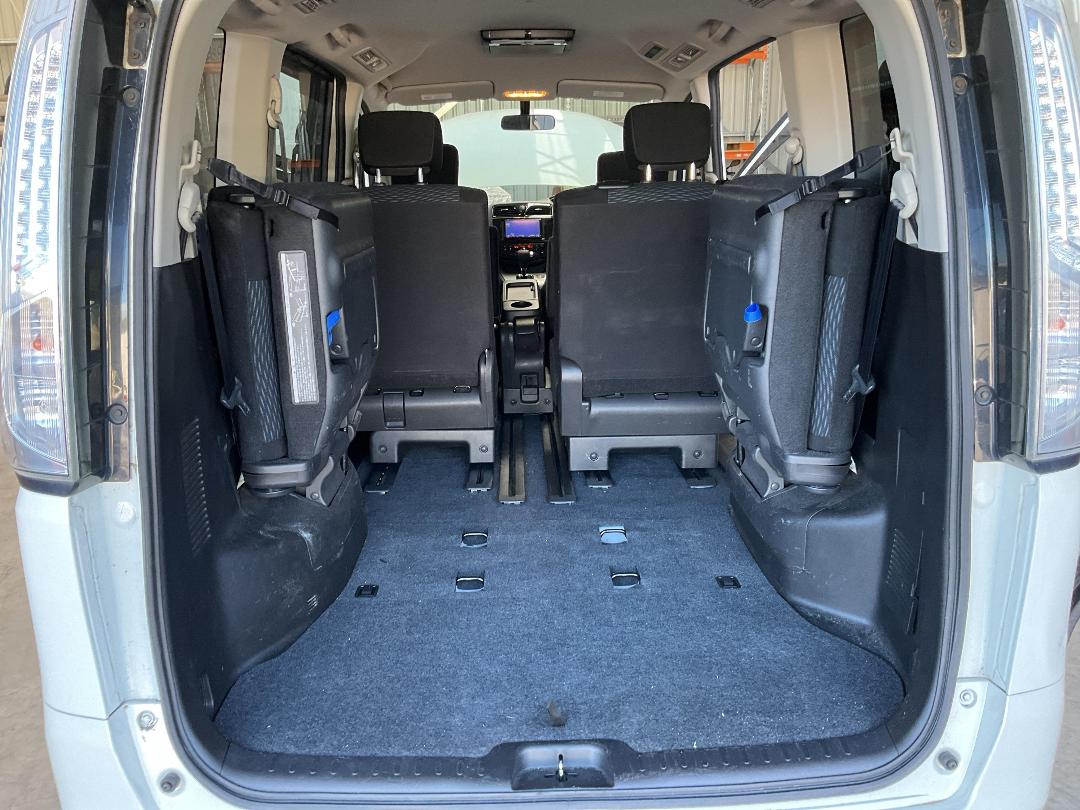 Photo '25' of Nissan Serena Photo '25' of Nissan Serena