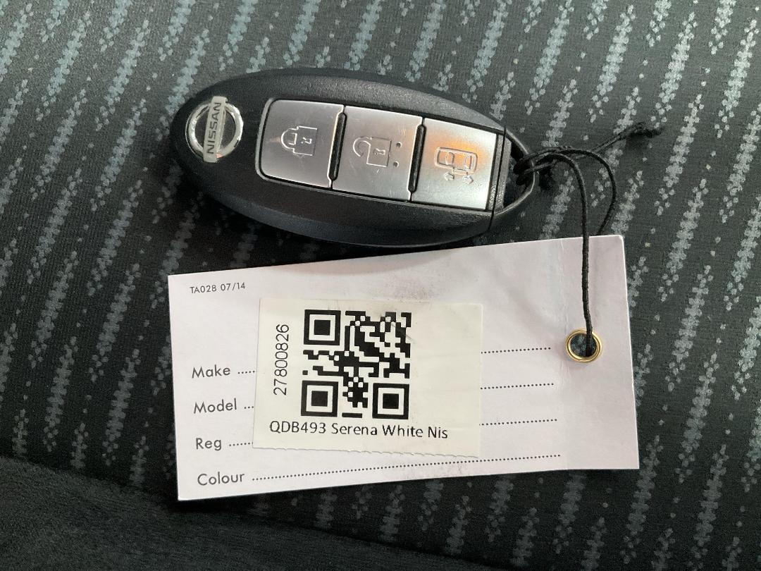 Photo '30' of Nissan Serena Photo '30' of Nissan Serena