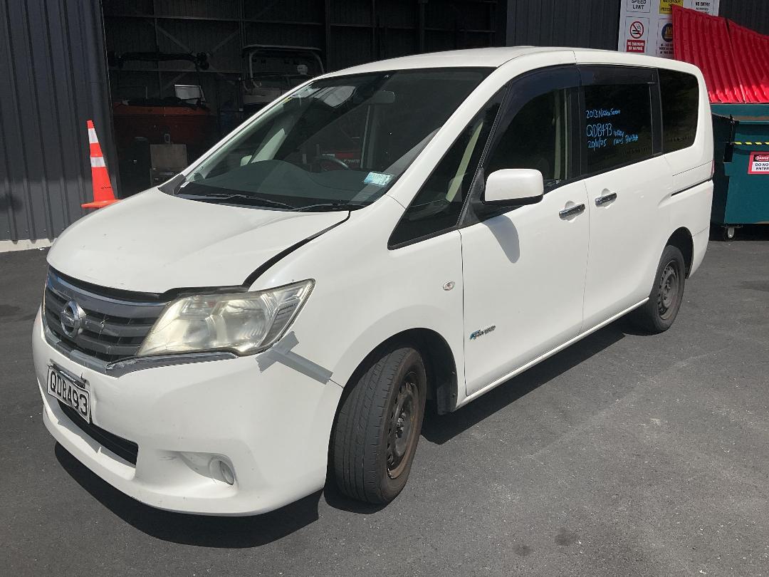 Photo '2' of Nissan Serena Photo '2' of Nissan Serena
