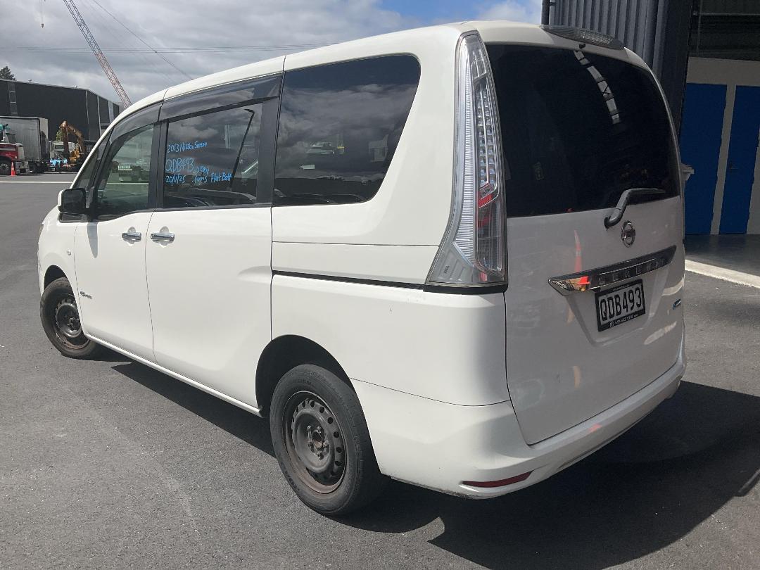 Photo '3' of Nissan Serena Photo '3' of Nissan Serena