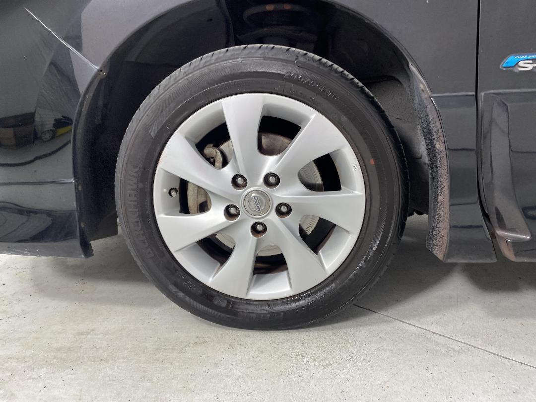 Photo '8' of Nissan Serena