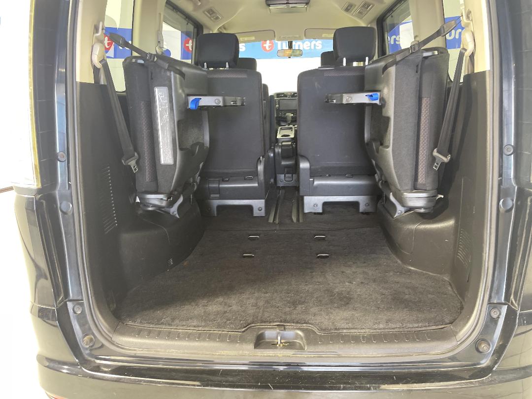 Photo '12' of Nissan Serena