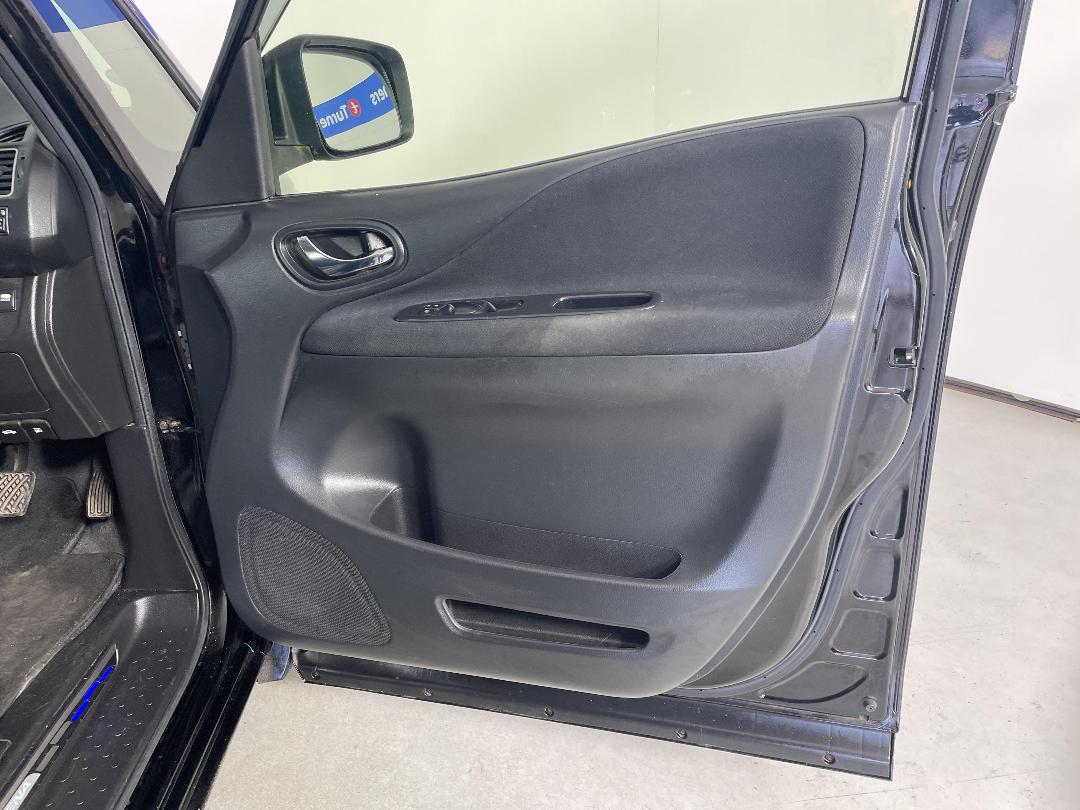 Photo '13' of Nissan Serena