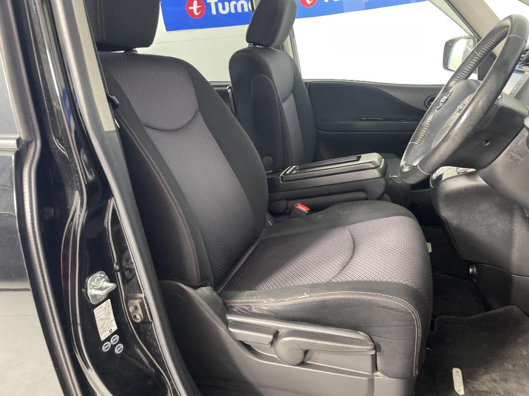 Photo '14' of Nissan Serena