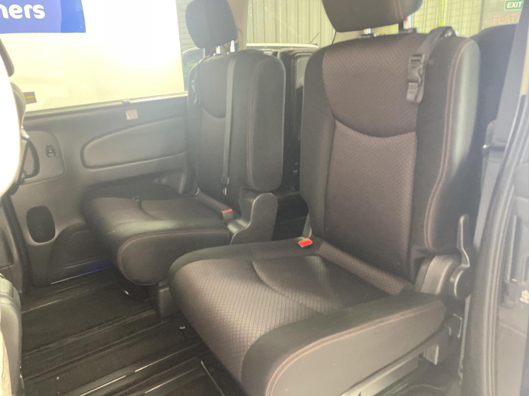 Photo '18' of Nissan Serena