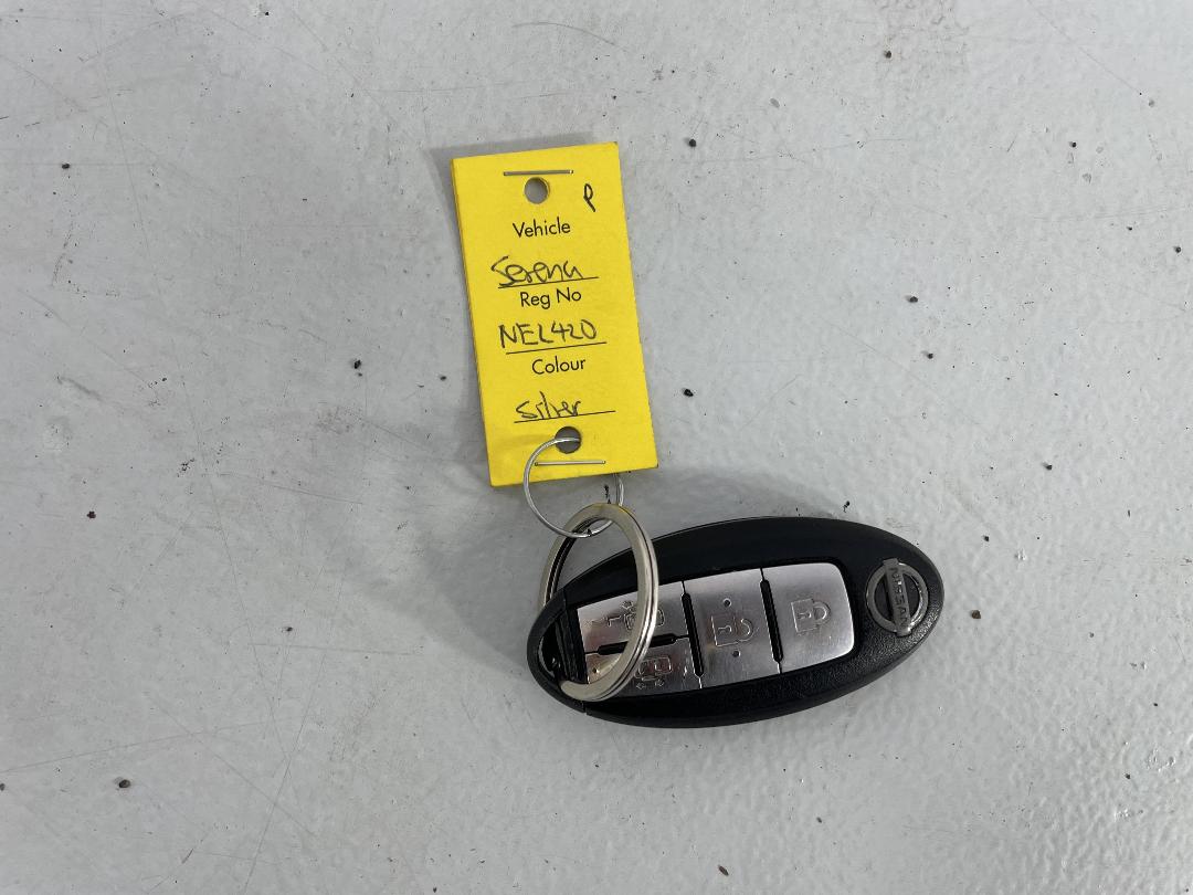 Photo '21' of Nissan Serena