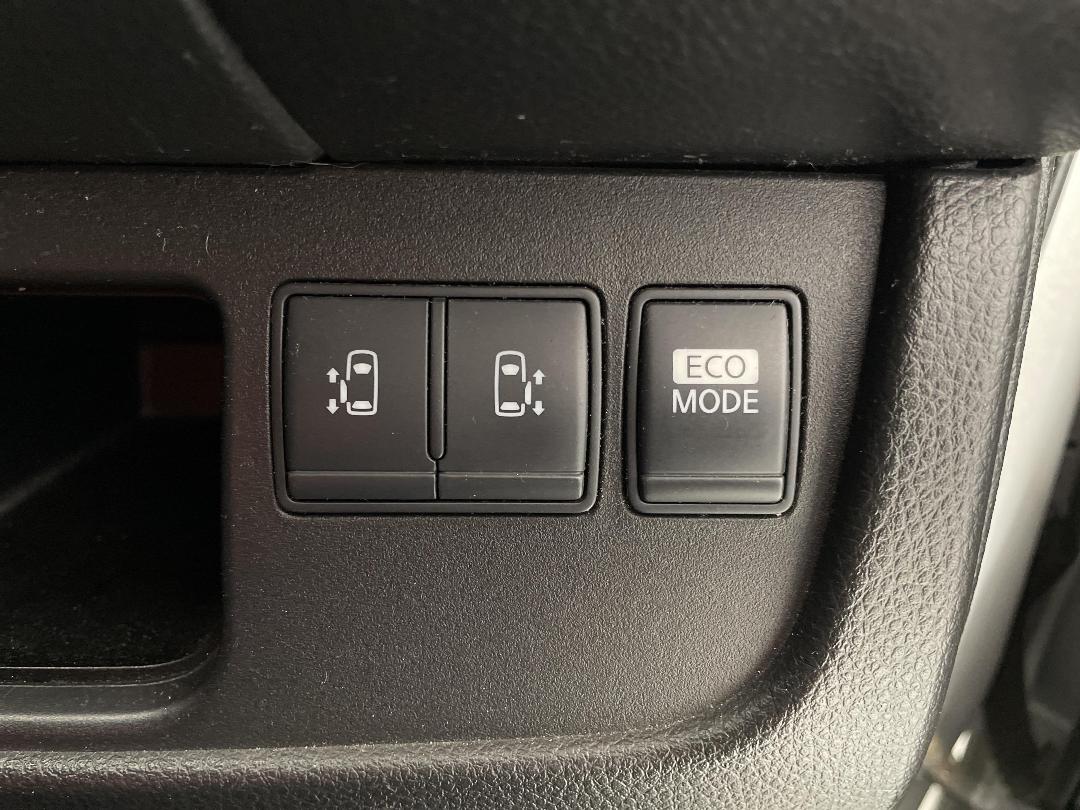 Photo '22' of Nissan Serena