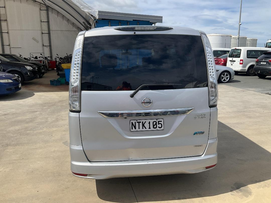 Photo '4' of Nissan Serena