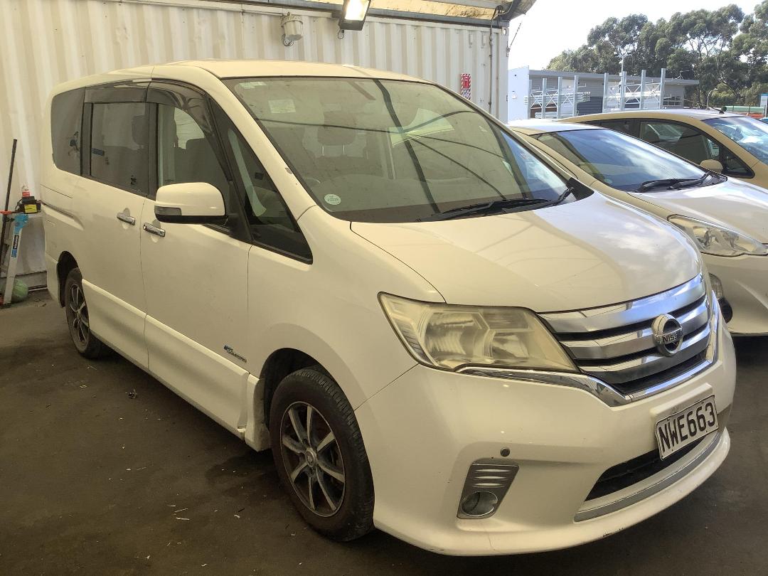 Photo '2' of Nissan Serena