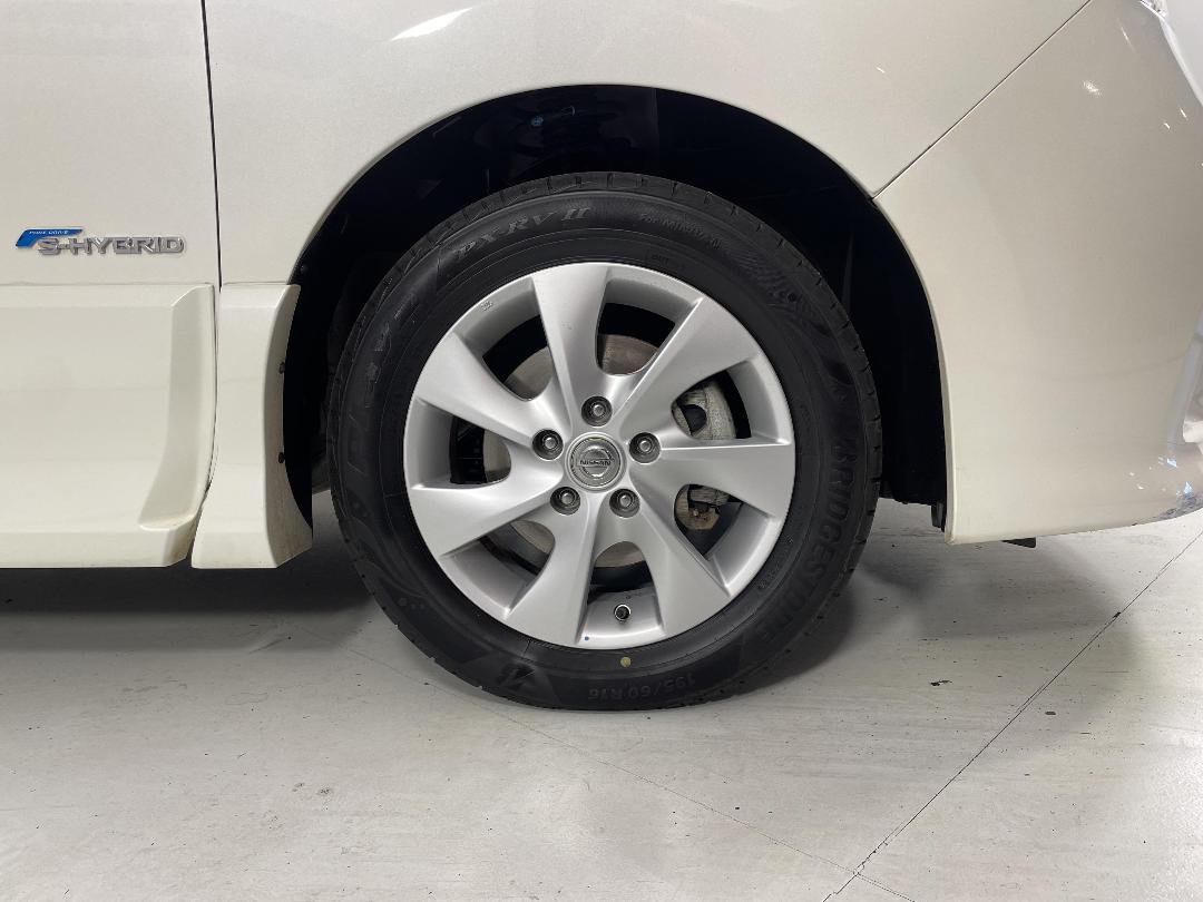 Photo '9' of Nissan Serena Photo '9' of Nissan Serena