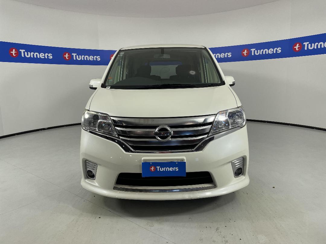 Photo '2' of Nissan Serena Photo '2' of Nissan Serena