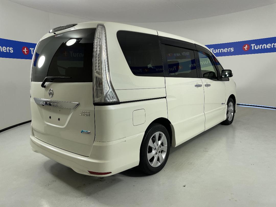 Photo '7' of Nissan Serena Photo '7' of Nissan Serena