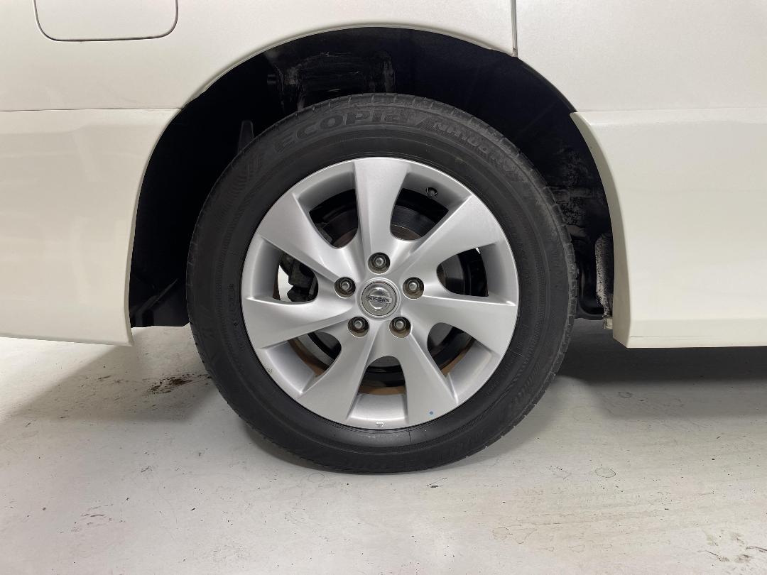 Photo '12' of Nissan Serena Photo '12' of Nissan Serena